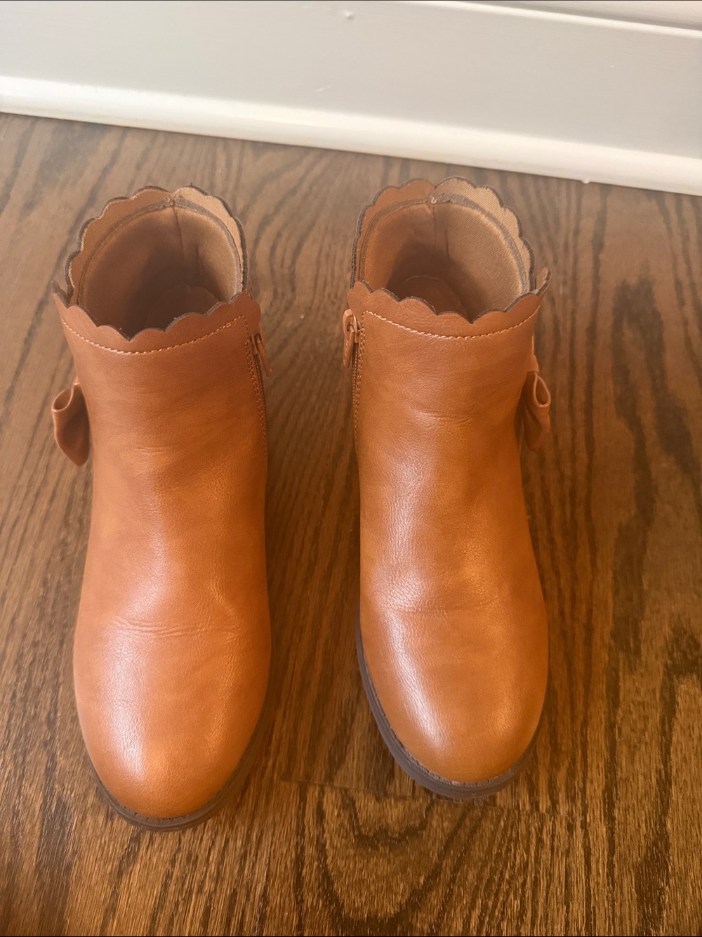 Girls Tan Scalloped Ankle Boots - Kids Shoes- size 3 (little girls)